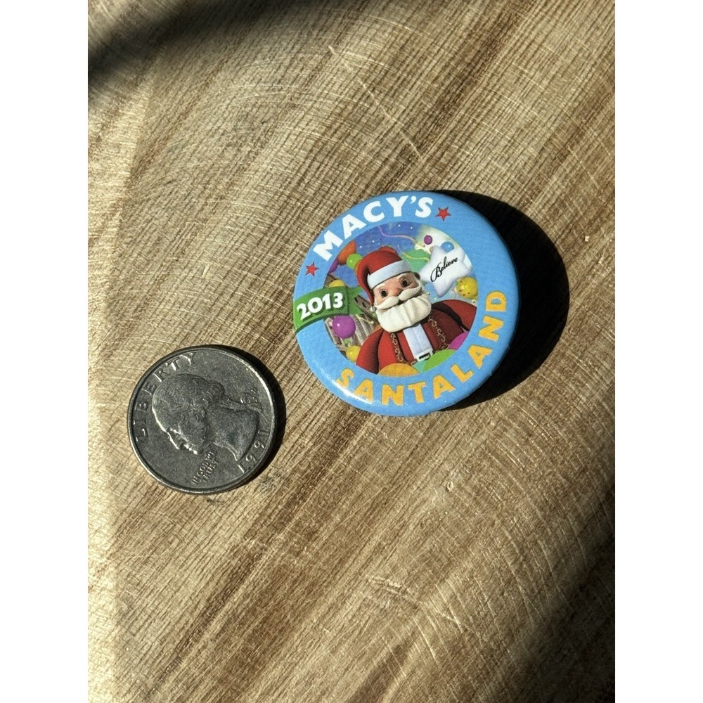 2013 Macy's Santaland Button Pin ‎ - Believe- Christmas Holiday - Picture 3 of 4